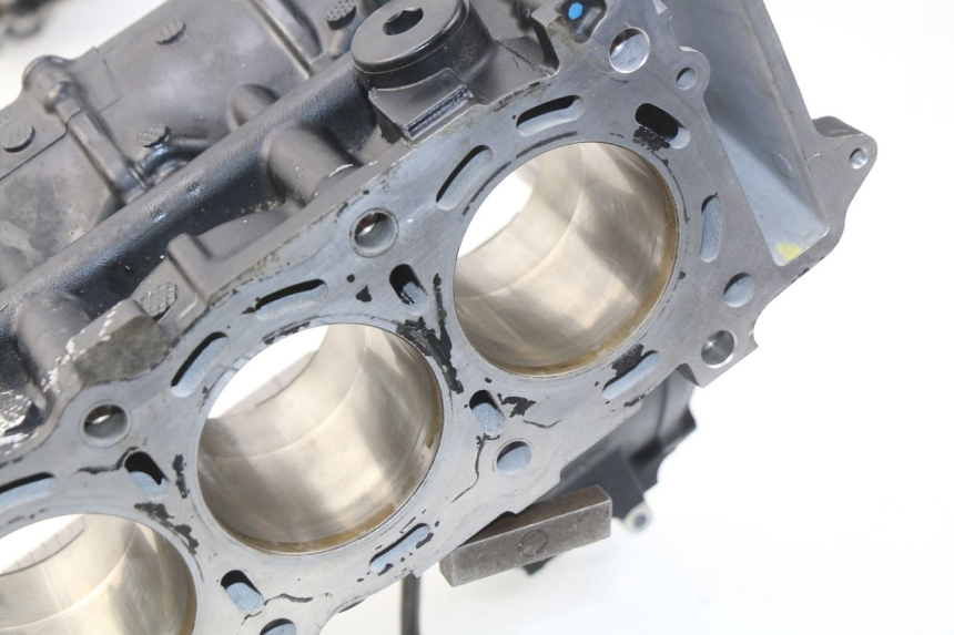 photo de CARCAÇA INFERIOR DO MOTOR SUZUKI GSR 600 (2005 - 2012) - Vista principal
