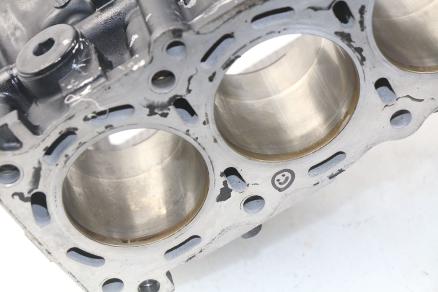 photo de CARCAÇA INFERIOR DO MOTOR SUZUKI GSR 600 (2005 - 2012) - Detalhe da peça
