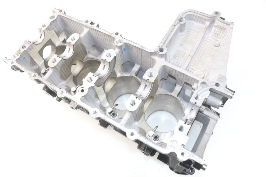 photo de CARCAÇA INFERIOR DO MOTOR SUZUKI GSR 600 (2005 - 2012) - Zoom do estado de desgaste