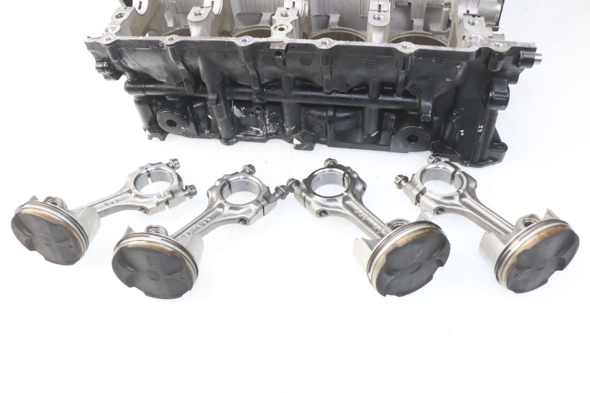 photo de CARCAÇA INFERIOR DO MOTOR SUZUKI GSR 600 (2005 - 2012) - Estado da superfície