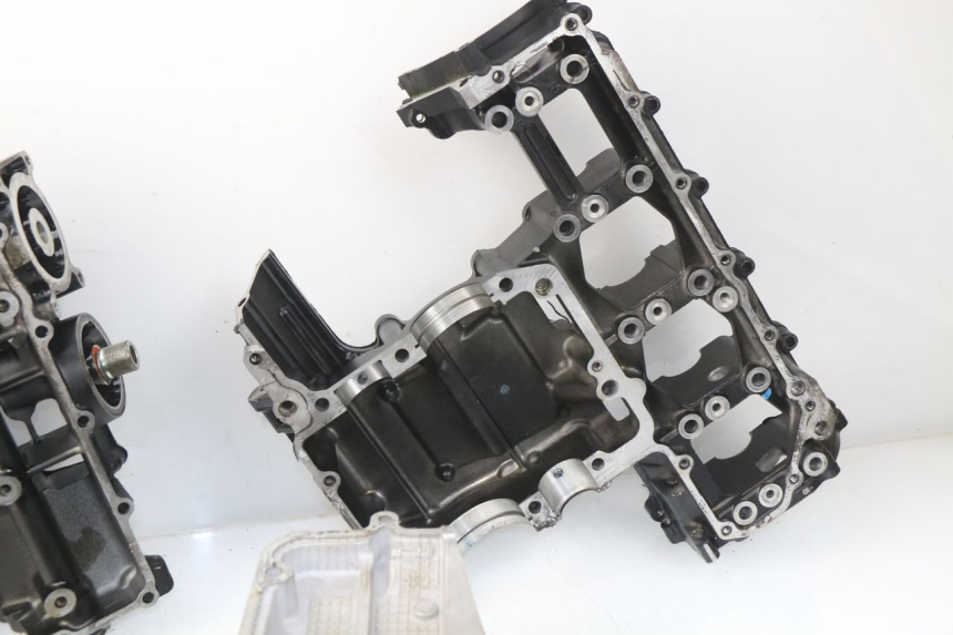 photo de CARCAÇA INFERIOR DO MOTOR SUZUKI GSR 600 (2005 - 2012) - Marcações e referências