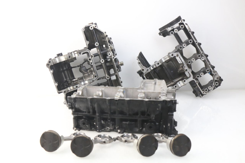 photo de CARCAÇA INFERIOR DO MOTOR SUZUKI GSR 600 (2005 - 2012) - Detalhes característicos