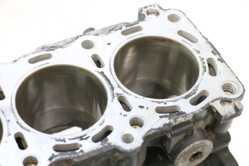 photo de CARCAÇA INFERIOR DO MOTOR SUZUKI GSR 600 (2005 - 2012) - Ângulo alternativo
