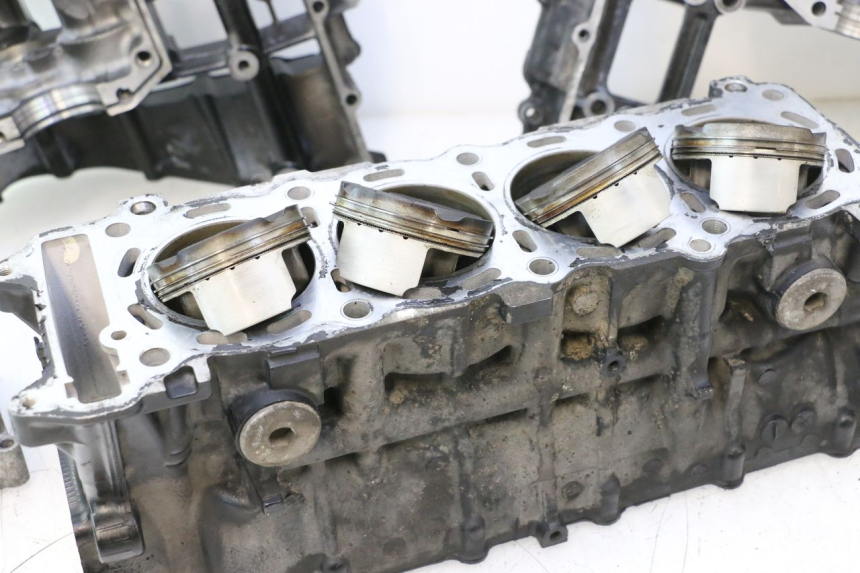 photo de CARCAÇA INFERIOR DO MOTOR SUZUKI GSR 600 (2005 - 2012) - Detalhe da peça