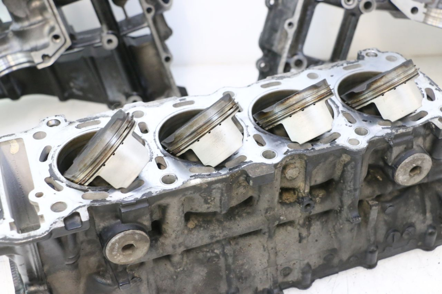 photo de CARCAÇA INFERIOR DO MOTOR SUZUKI GSR 600 (2005 - 2012) - Zoom do estado de desgaste