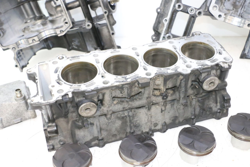 photo de CARCAÇA INFERIOR DO MOTOR SUZUKI GSR 600 (2005 - 2012) - Outro ângulo de visão