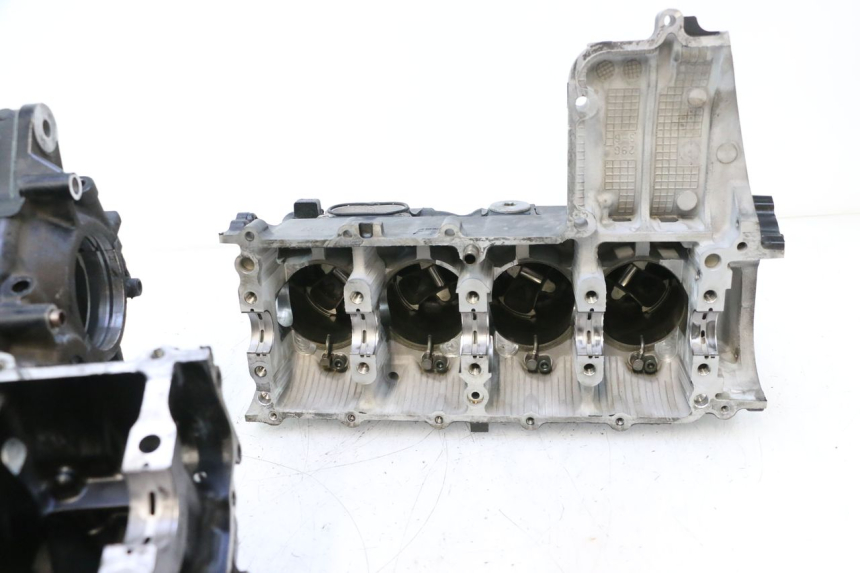 photo de CARCAÇA INFERIOR DO MOTOR SUZUKI GSR 600 (2005 - 2012) - Estado da superfície