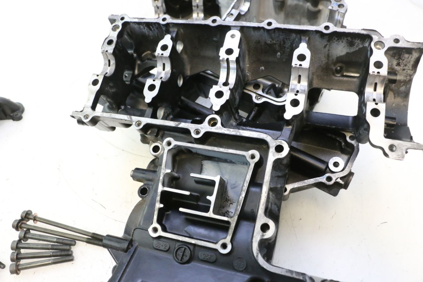 photo de CARCAÇA INFERIOR DO MOTOR SUZUKI GSR 600 (2005 - 2012) - Marcações e referências