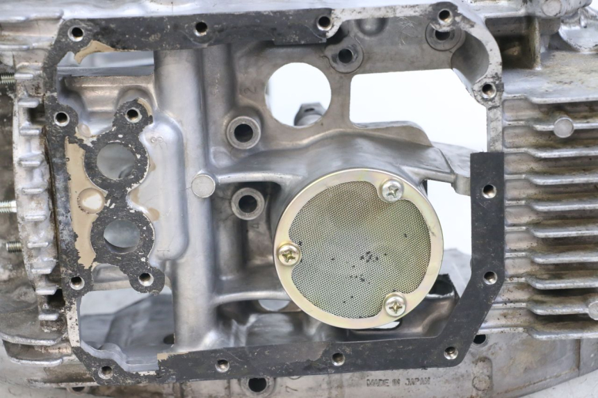 photo de CARTER INFERIOR DO MOTOR SUZUKI GSX E 250 (1982 - 1983) - Ampliação dos componentes