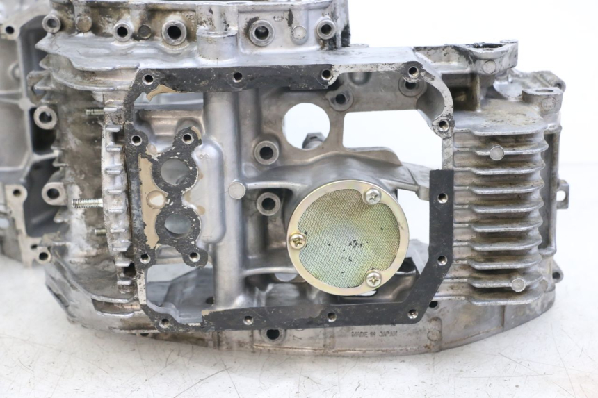photo de CARTER INFERIOR DO MOTOR SUZUKI GSX E 250 (1982 - 1983) - Vista de perto