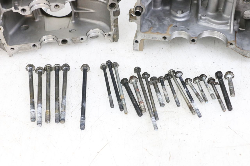 photo de CARTER INFERIOR DO MOTOR SUZUKI GSX E 250 (1982 - 1983) - Ângulo alternativo