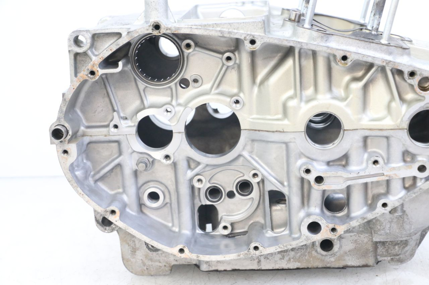 photo de CARTER INFERIOR DO MOTOR SUZUKI GSX E 250 (1982 - 1983) - Pontos de fixação
