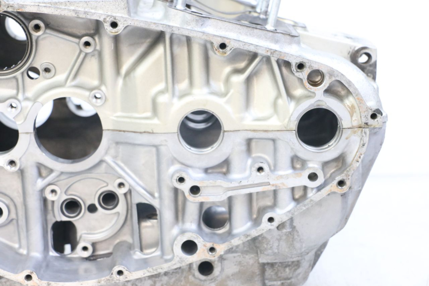 photo de CARTER INFERIOR DO MOTOR SUZUKI GSX E 250 (1982 - 1983) - Estado da superfície