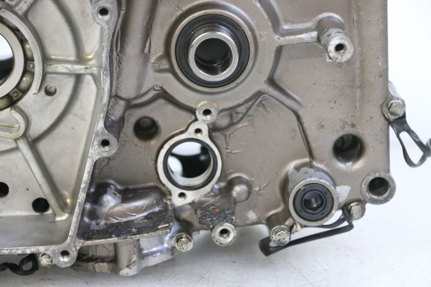 photo de CARTER INFERIOR DO MOTOR HYOSUNG GTR 125 (2006 - 2008) - Estado da superfície