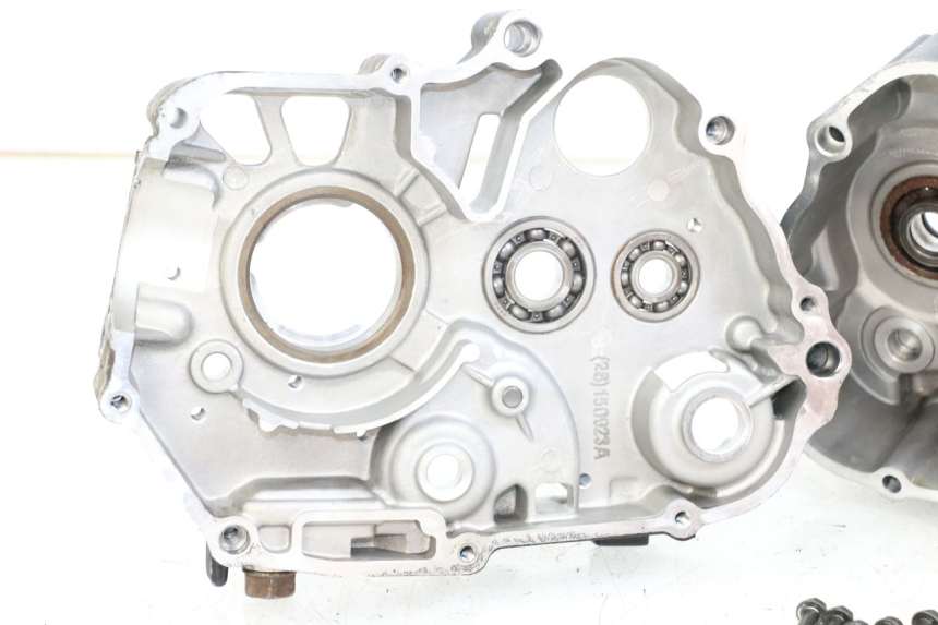 photo de CARTER INFERIOR DO MOTOR KYMCO K-PW K-PIPE 50 (2012 - 2017) - Vista de perto