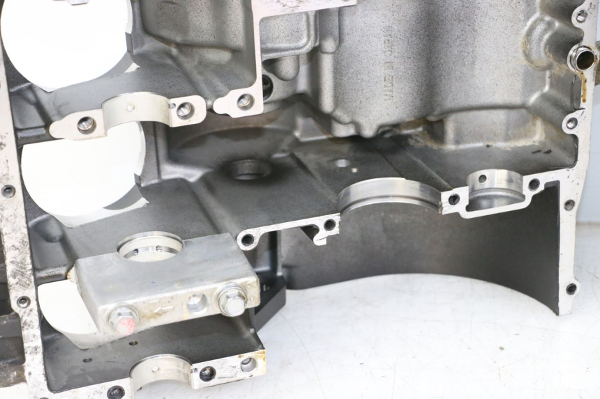 photo de CARTER INFERIOR DO MOTOR KAWASAKI GTR 1000 (1994 - 2004) - Vista de perto