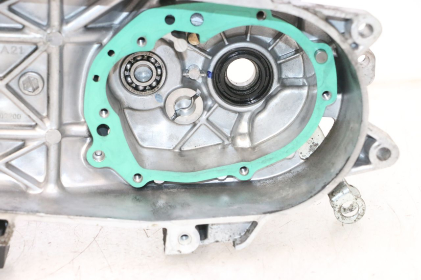 photo de CARCAÇA INFERIOR DO MOTOR PEUGEOT KISBEE 2T 50 (2018 - 2022) - Inspeção visual
