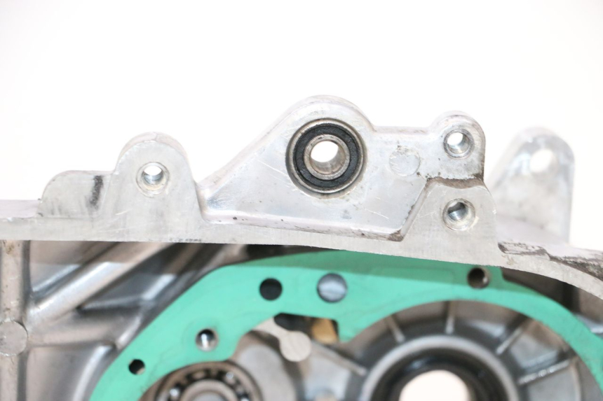 photo de CARCAÇA INFERIOR DO MOTOR PEUGEOT KISBEE 2T 50 (2018 - 2022) - Estrutura - ampliação
