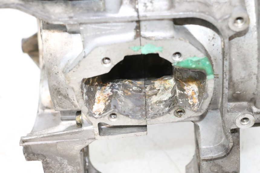 photo de CARTER INFERIOR DO MOTOR PEUGEOT KISBEE 2T 50 (2010 - 2017) - Ampliação dos componentes