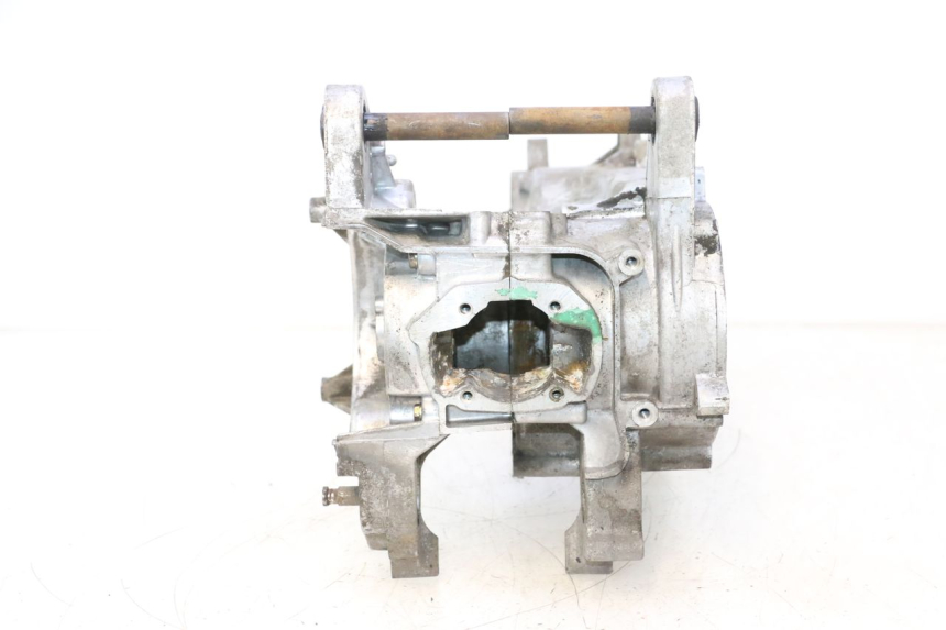 photo de CARTER INFERIOR DO MOTOR PEUGEOT KISBEE 2T 50 (2010 - 2017) - Vista de perto