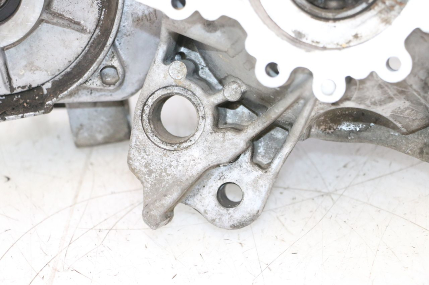 photo de CARTER INFERIOR DO MOTOR PEUGEOT KISBEE 2T 50 (2010 - 2017) - Vista de perfil