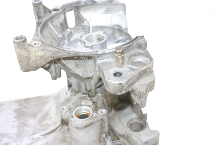 photo de CARTER INFERIOR DO MOTOR PEUGEOT KISBEE 2T 50 (2010 - 2017) - Outro ângulo de visão