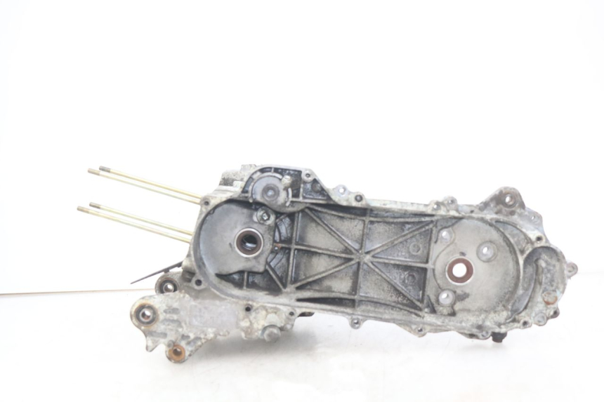 photo de CARCAÇA INFERIOR DO MOTOR PEUGEOT KISBEE 4T 50 (2018 - 2022) - Vista principal
