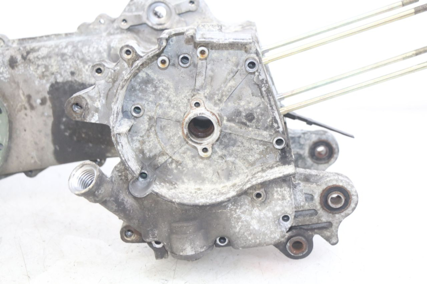 photo de CARCAÇA INFERIOR DO MOTOR PEUGEOT KISBEE 4T 50 (2018 - 2022) - Detalhes característicos