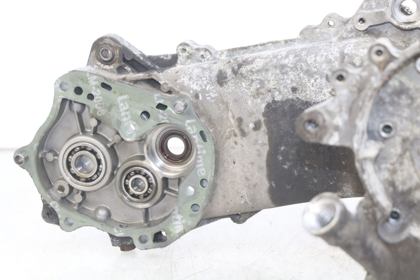 photo de CARCAÇA INFERIOR DO MOTOR PEUGEOT KISBEE 4T 50 (2018 - 2022) - Ampliação dos componentes