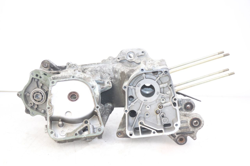 photo de CARCAÇA INFERIOR DO MOTOR PEUGEOT KISBEE 4T 50 (2018 - 2022) - Inspeção visual