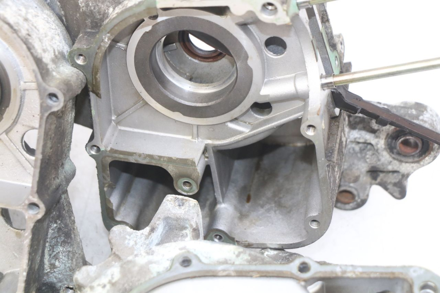 photo de CARCAÇA INFERIOR DO MOTOR PEUGEOT KISBEE 4T 50 (2018 - 2022) - Estrutura - ampliação