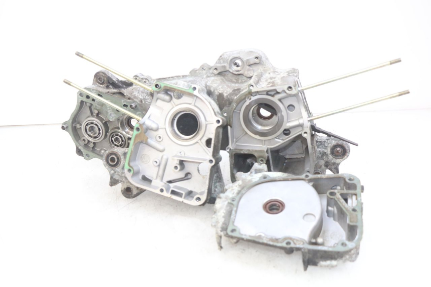 photo de CARCAÇA INFERIOR DO MOTOR PEUGEOT KISBEE 4T 50 (2018 - 2022) - Vista de perfil