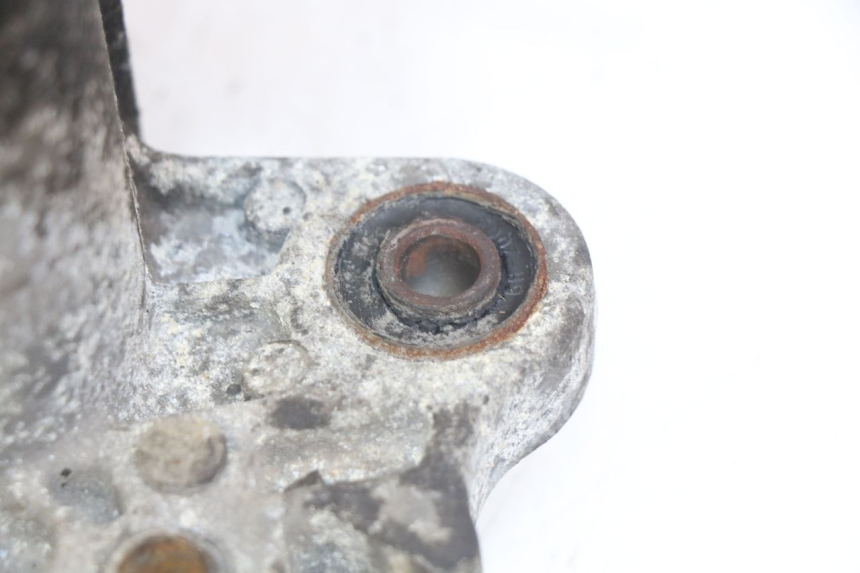 photo de CARCAÇA INFERIOR DO MOTOR PEUGEOT KISBEE 4T 50 (2018 - 2022) - Outro ângulo de visão