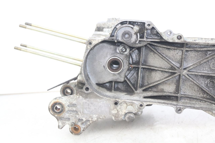 photo de CARCAÇA INFERIOR DO MOTOR PEUGEOT KISBEE 4T 50 (2018 - 2022) - Estado da superfície
