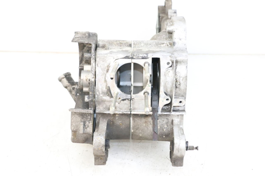 photo de CARCAÇA INFERIOR DO MOTOR PEUGEOT KISBEE 4T 50 (2018 - 2022) - Detalhe da peça