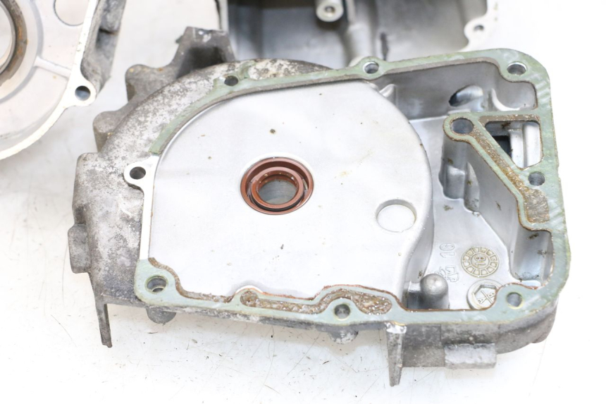 photo de CARCAÇA INFERIOR DO MOTOR PEUGEOT KISBEE 4T 50 (2018 - 2022) - Vista do produto