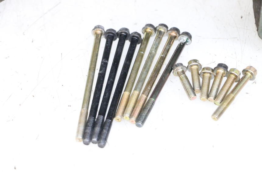 photo de CARCAÇA INFERIOR DO MOTOR PEUGEOT KISBEE 4T 50 (2018 - 2022) - Vista de perto