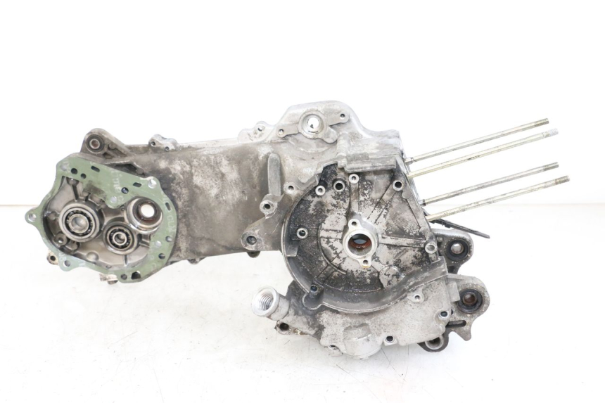 photo de CARCAÇA INFERIOR DO MOTOR PEUGEOT KISBEE 4T 50 (2018 - 2022) - Outro ângulo de visão