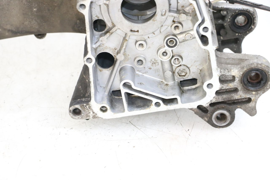 photo de CARCAÇA INFERIOR DO MOTOR PEUGEOT KISBEE 4T 50 (2018 - 2022) - Ampliação técnica