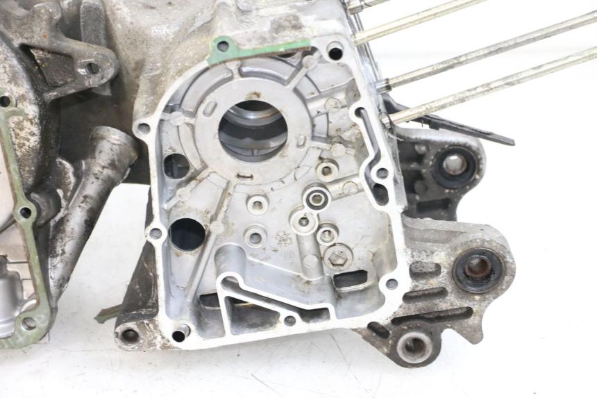 photo de CARCAÇA INFERIOR DO MOTOR PEUGEOT KISBEE 4T 50 (2018 - 2022) - Pontos de fixação
