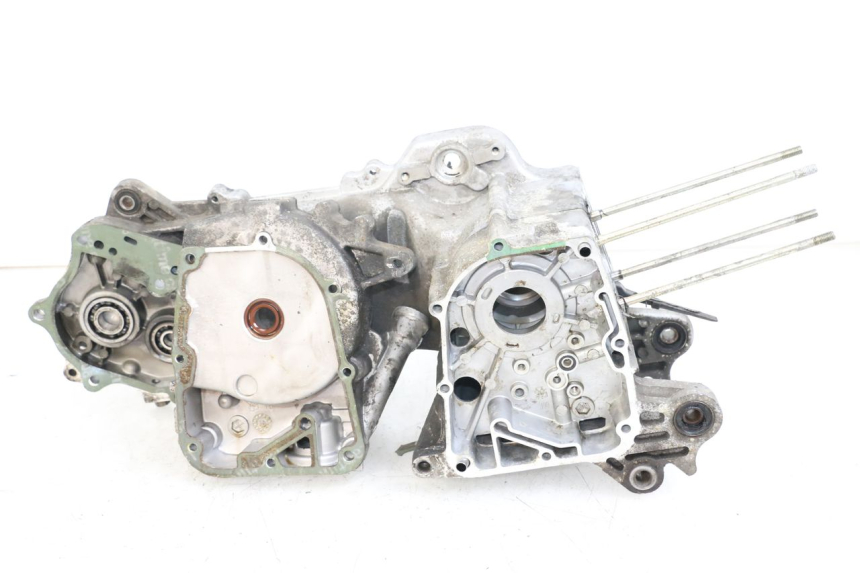 photo de CARCAÇA INFERIOR DO MOTOR PEUGEOT KISBEE 4T 50 (2018 - 2022) - Estado da superfície