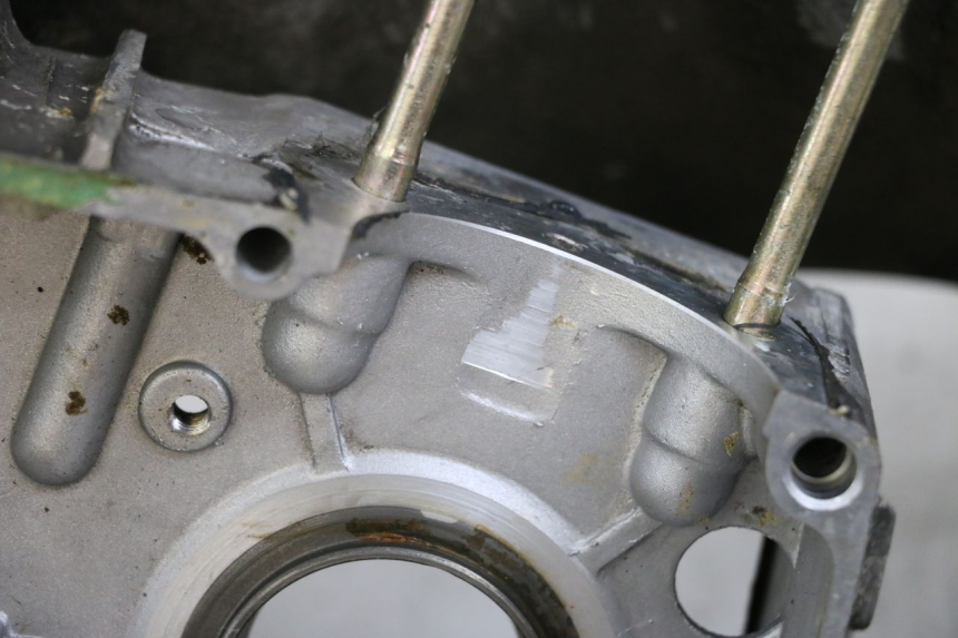photo de CARCAÇA INFERIOR DO MOTOR PEUGEOT KISBEE 4T 50 (2018 - 2022) - Marcações e referências