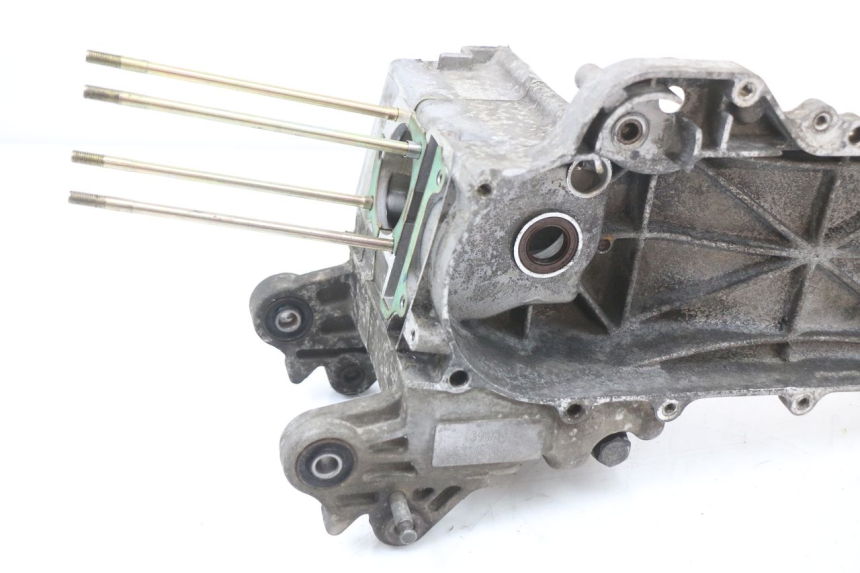 photo de CARCAÇA INFERIOR DO MOTOR PEUGEOT KISBEE 4T 50 (2018 - 2022) - Detalhe da peça