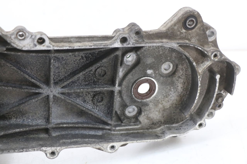 photo de CARCAÇA INFERIOR DO MOTOR PEUGEOT KISBEE 4T 50 (2018 - 2022) - Zoom do estado de desgaste