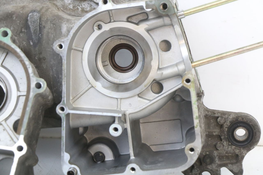 photo de CARCAÇA INFERIOR DO MOTOR PEUGEOT KISBEE 4T 50 (2018 - 2022) - Vista geral