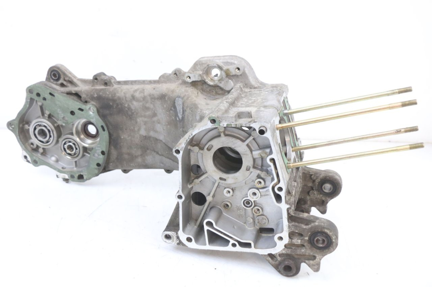 photo de CARCAÇA INFERIOR DO MOTOR PEUGEOT KISBEE 4T 50 (2018 - 2022) - Pontos de fixação