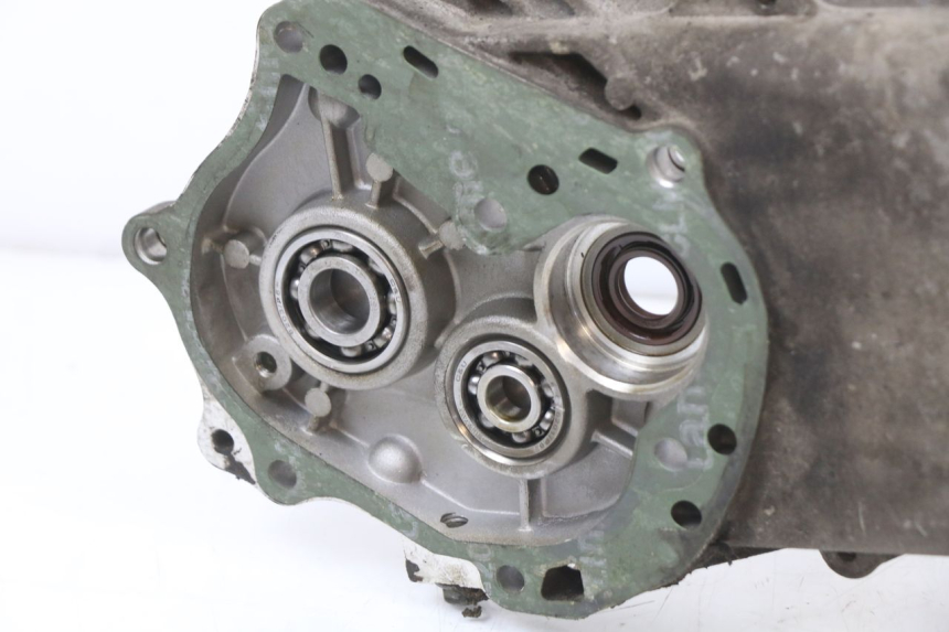 photo de CARCAÇA INFERIOR DO MOTOR PEUGEOT KISBEE 4T 50 (2018 - 2022) - Estado da superfície