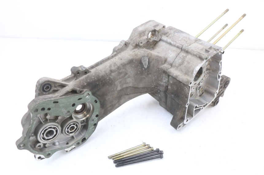 photo de CARCAÇA INFERIOR DO MOTOR PEUGEOT KISBEE 4T 50 (2018 - 2022) - Marcações e referências