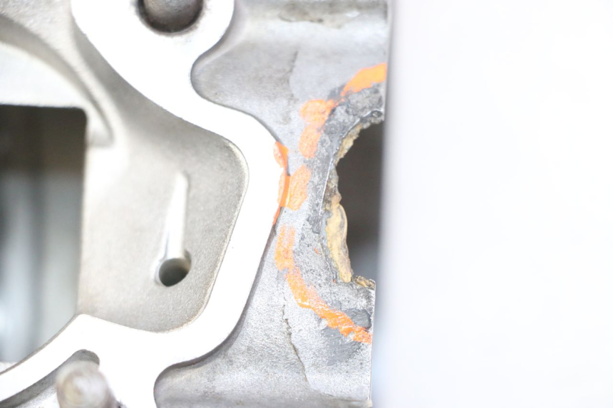 photo de CARTER INFERIOR DO MOTOR KAWASAKI KX 65 (2000 - 2019) - Pontos de fixação