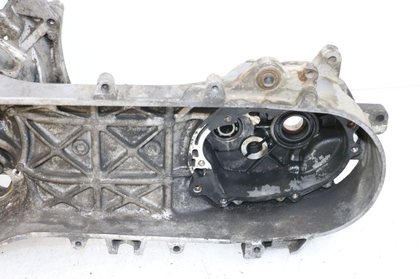 photo de CARCAÇA INFERIOR DO MOTOR PEUGEOT LUDIX 50 (2008 - 2017) - Pontos de fixação
